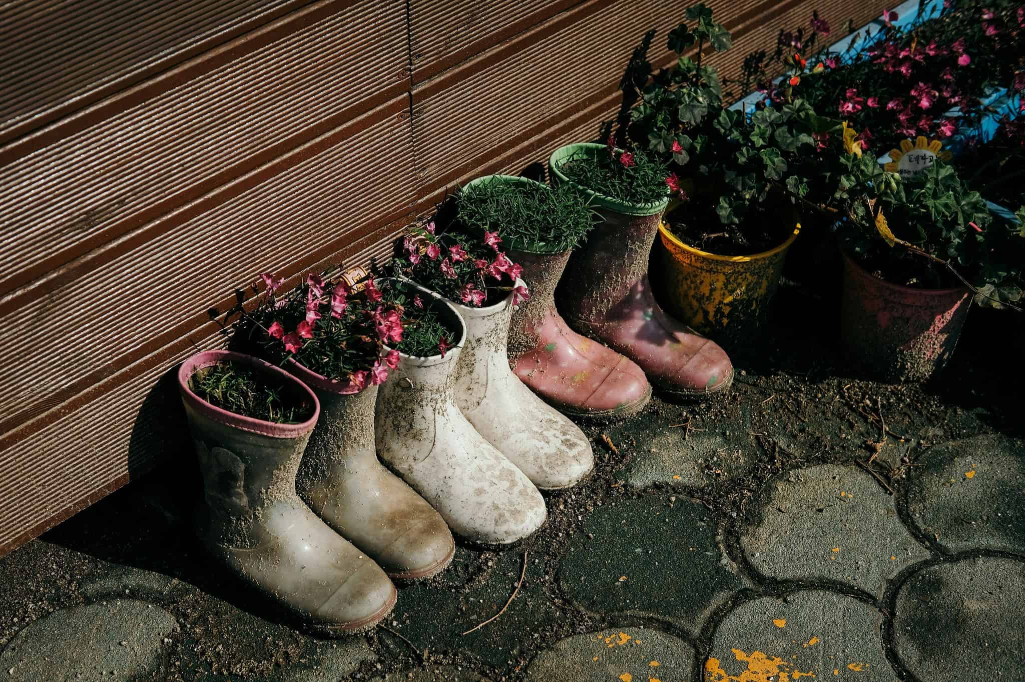 15 Oddly Creative Raised Garden Beds Ideas - The Ultimate Homestead
